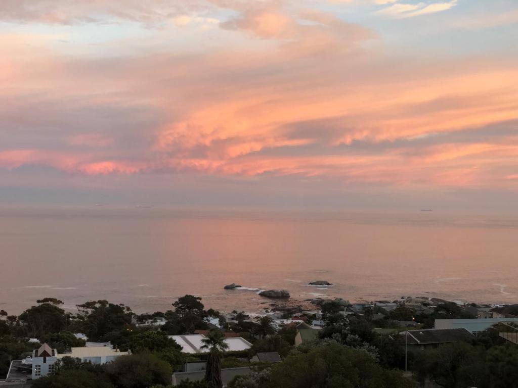 Camps Bay Blue Self-Catering Studios Città del Capo Esterno foto