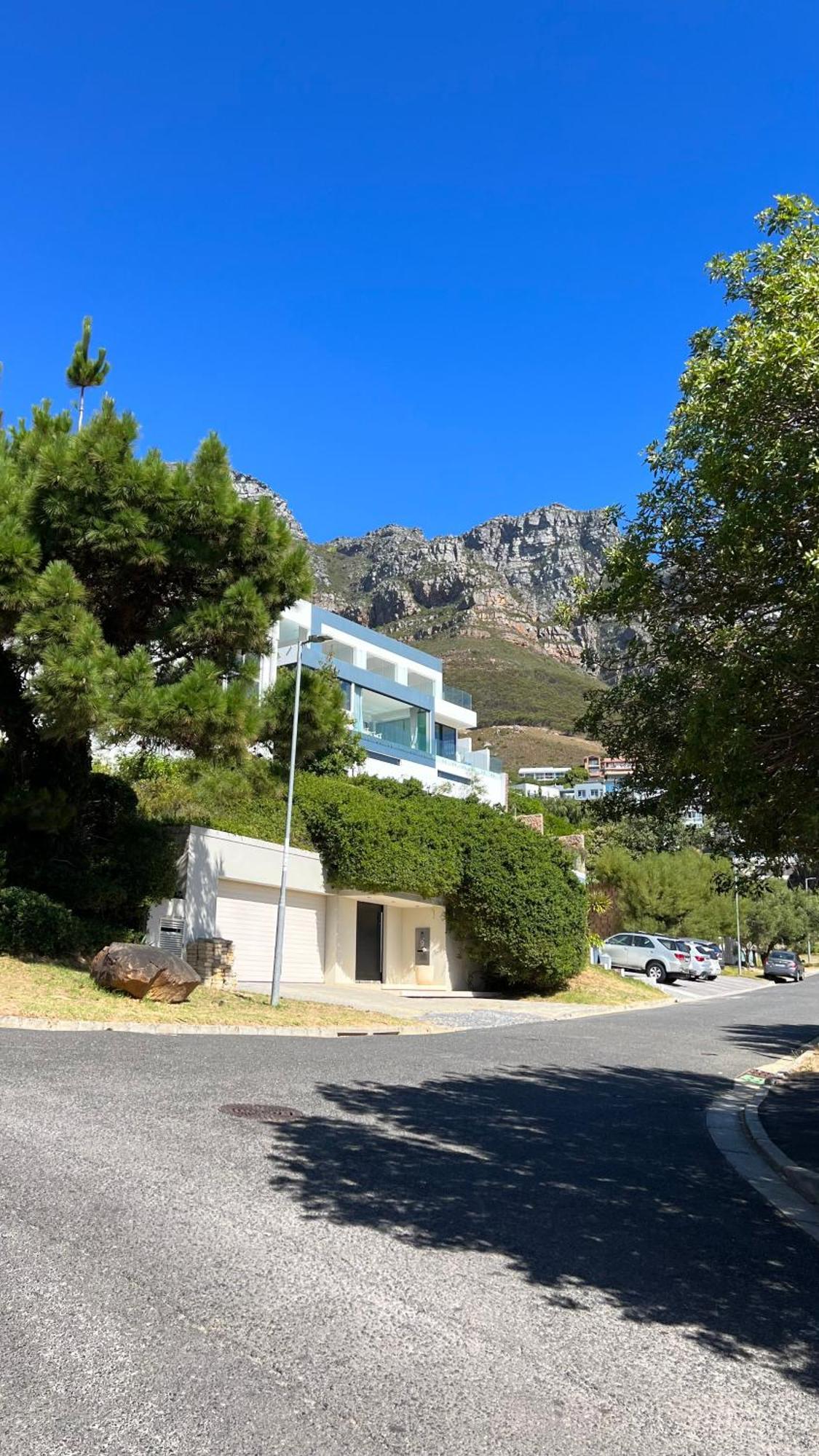 Camps Bay Blue Self-Catering Studios Città del Capo Esterno foto