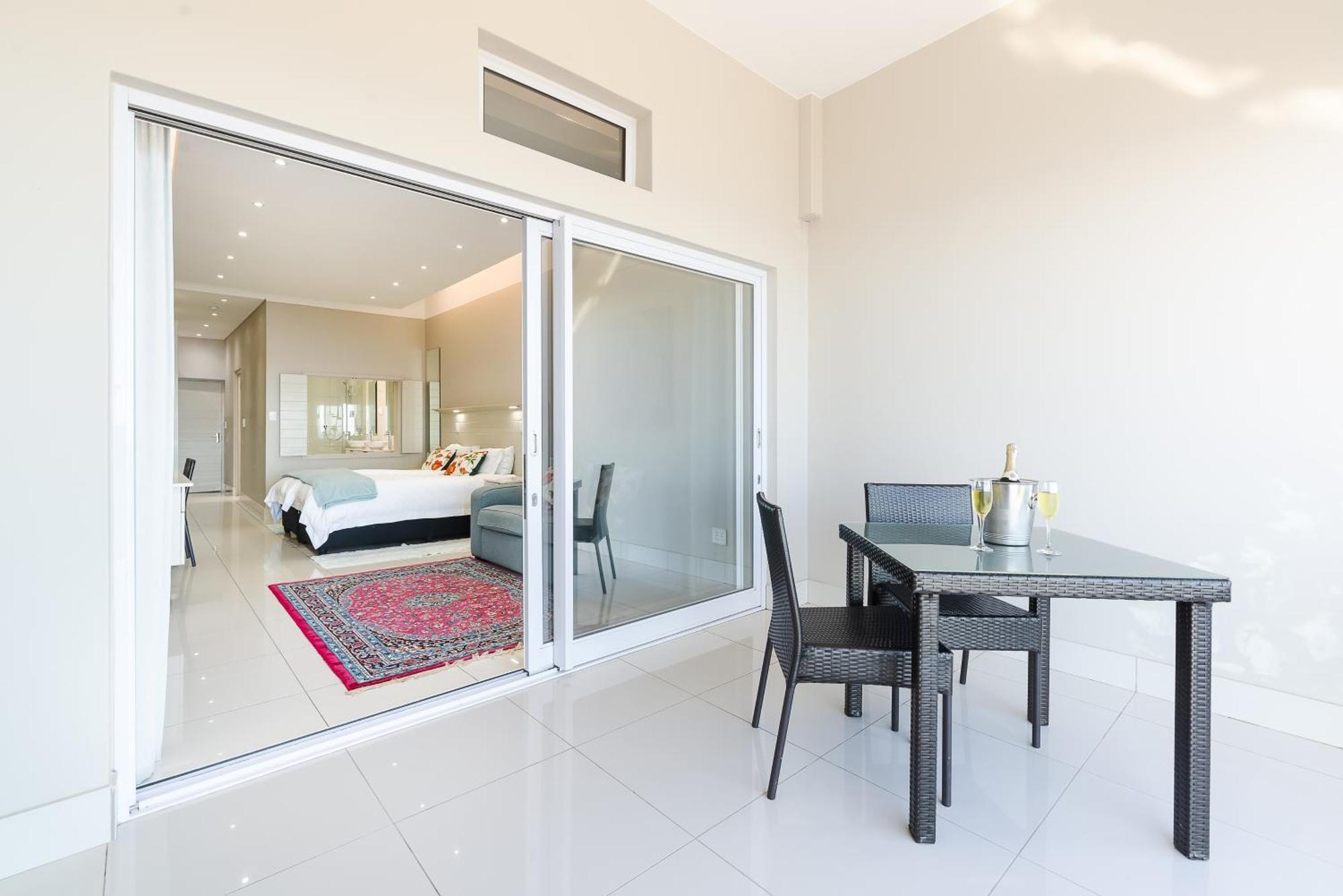 Camps Bay Blue Self-Catering Studios Città del Capo Esterno foto