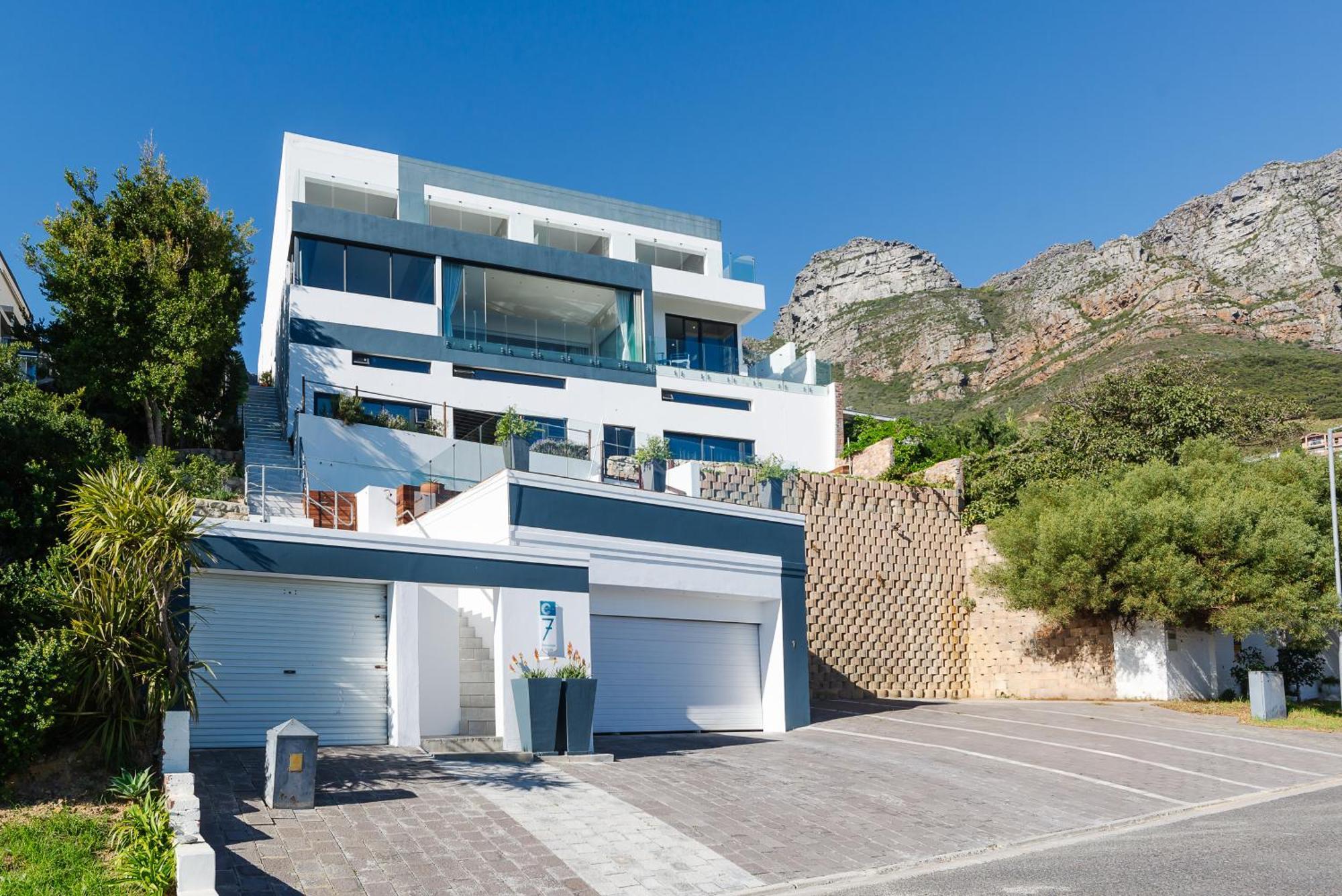 Camps Bay Blue Self-Catering Studios Città del Capo Esterno foto